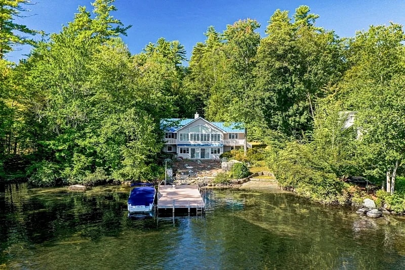 Lake Winnipesaukee Waterfront Vacation Rental in Moultonborough in Moultonborough, New Hampshire, United States — photo 2