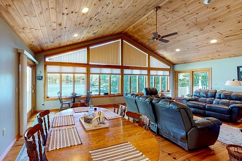 Lake Winnipesaukee Waterfront Vacation Rental in Moultonborough in Moultonborough, New Hampshire, United States — photo 5