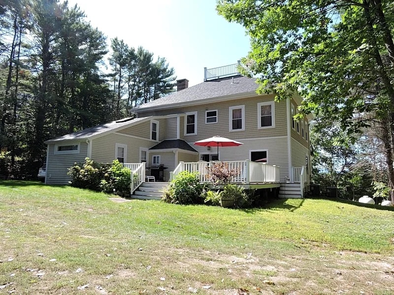Historic Victorian on Mirror Lake Sleeps 16 in Tuftonboro, New Hampshire, United States — photo 2