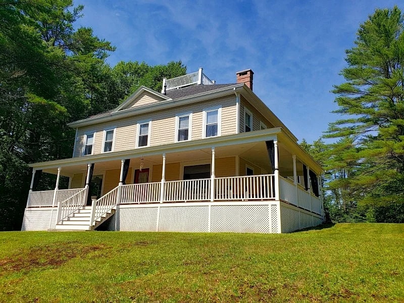 Historic Victorian on Mirror Lake Sleeps 16 in Tuftonboro, New Hampshire, United States — photo 4