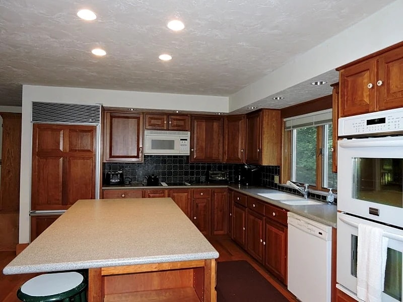 Large Suissevale on Winnipesaukee Home Just A 2 Minute Walk To The Beach in Moultonborough, New Hampshire, United States — photo 5