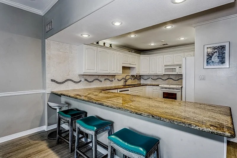 BOGO FEBRUARY LUX.4Bdr.3B Gulf Front, 3 Balconies, 2 car Garage in Pensacola, Florida, United States — photo 4