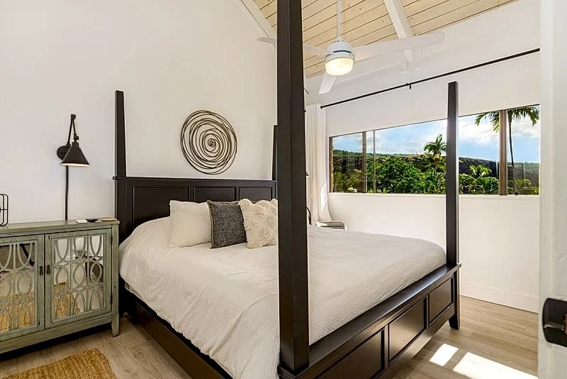 Upscale comfort at Punahele B304, looking at the Pacific ocean beyond the Kona Golf Course in North Kona, Hawaii, United States — photo 5
