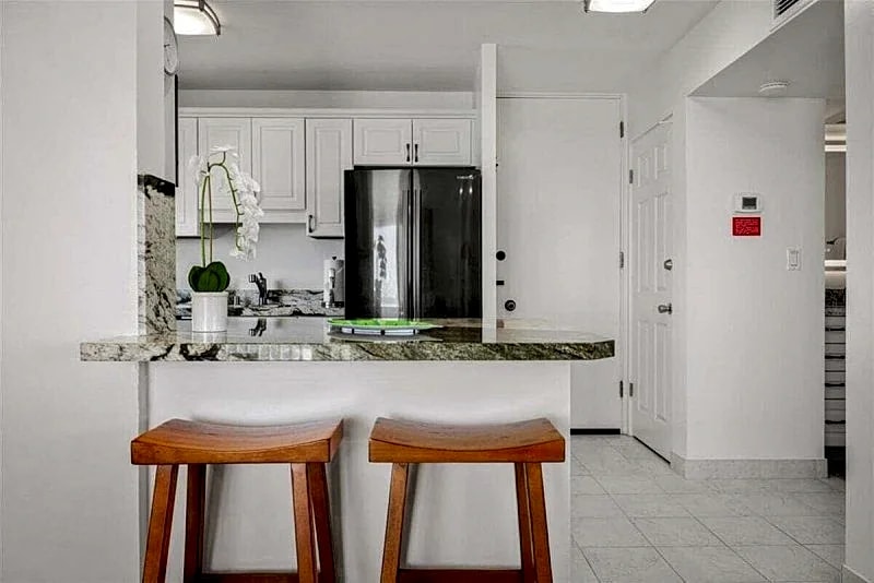 Hale Kona Kai 312 - Absolute Oceanfront Condo with wraparound lanai in North Kona, Hawaii, United States — photo 3