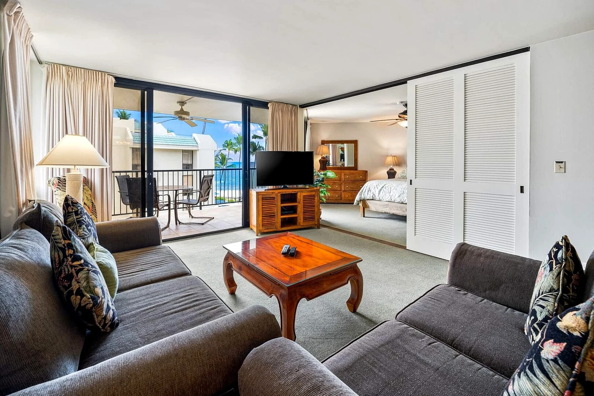 Kona By The Sea 315 - Oceanfront Condo & Pool Views