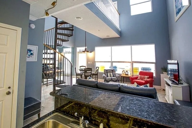 BLUE DOLPHIN PENTHOUSE LUXURY 3 BDR 3 BA message for discounts November December in Fort Walton Beach, Florida, United States — photo 2