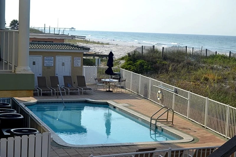 Blue Dolphin 203 Gulf Front message for discounts, November and December in Fort Walton Beach, Florida, United States — photo 3