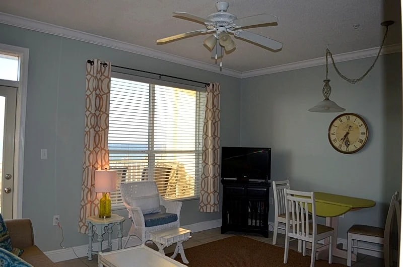 Blue Dolphin 203 Gulf Front message for discounts, November and December in Fort Walton Beach, Florida, United States — photo 5