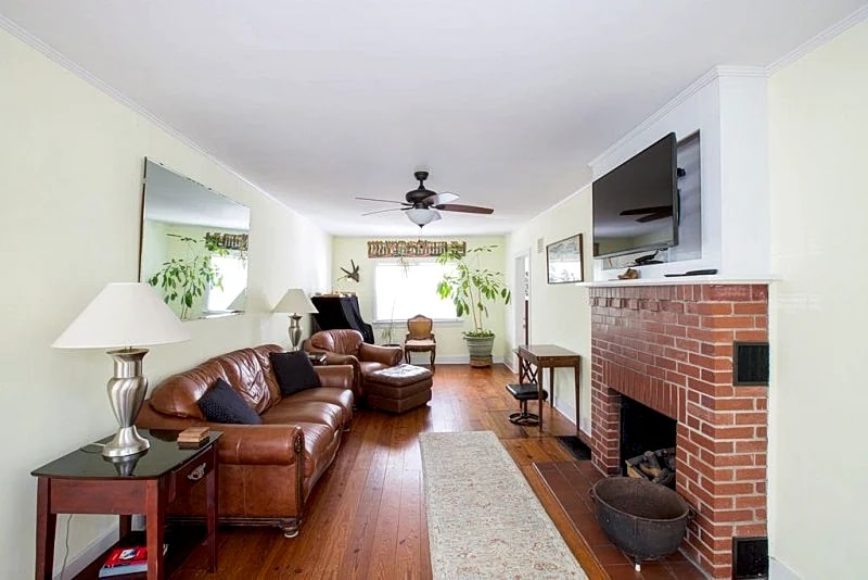The Hideaway Affordable 2 BR 3 minute walk to beach! in Folly Beach, South Carolina, United States — photo 2