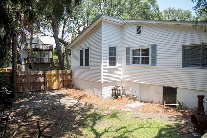 The Hideaway Affordable 2 BR 3 minute walk to beach! in Folly Beach, South Carolina, United States — photo 4