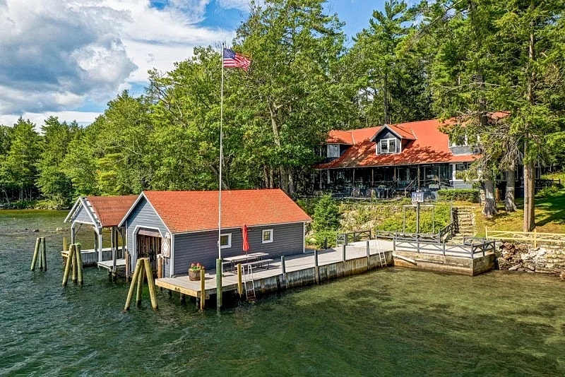 Old Time Winnipesaukee Lodge in Moultonborough, New Hampshire, United States — photo 2