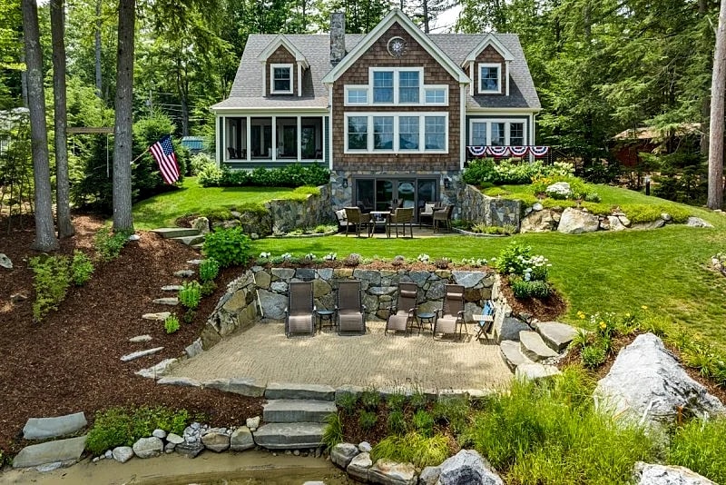 Luxury Lake House Overlooking Salmon Meadow Cove in Moultonborough, New Hampshire, United States — photo 2