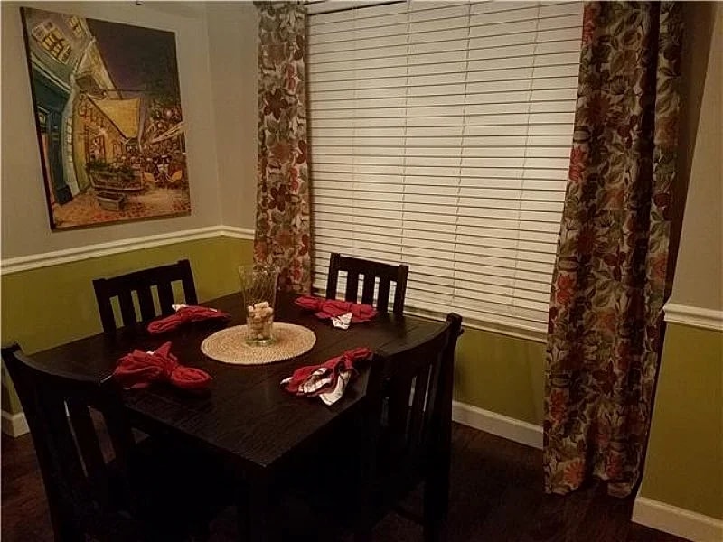 Beach or City! Have Both!!! Nice Affordable Whole Home close to Everything in Charleston, South Carolina, United States — photo 2
