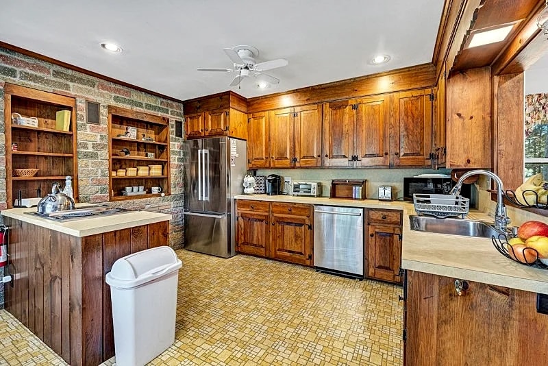 4 Bedroom Waterfront Home With Beatutiful Lake and Mountain Views in Moultonborough, New Hampshire, United States — photo 3