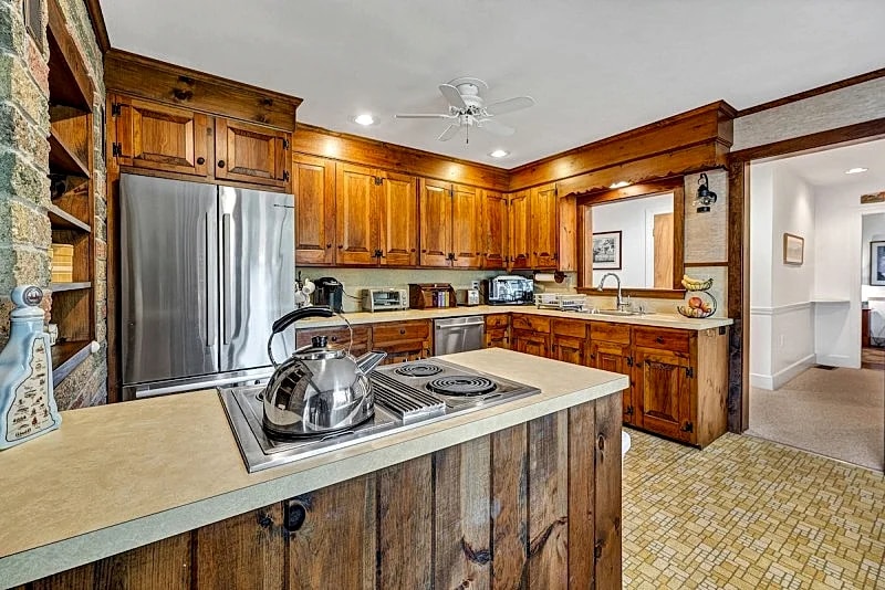 4 Bedroom Waterfront Home With Beatutiful Lake and Mountain Views in Moultonborough, New Hampshire, United States — photo 5