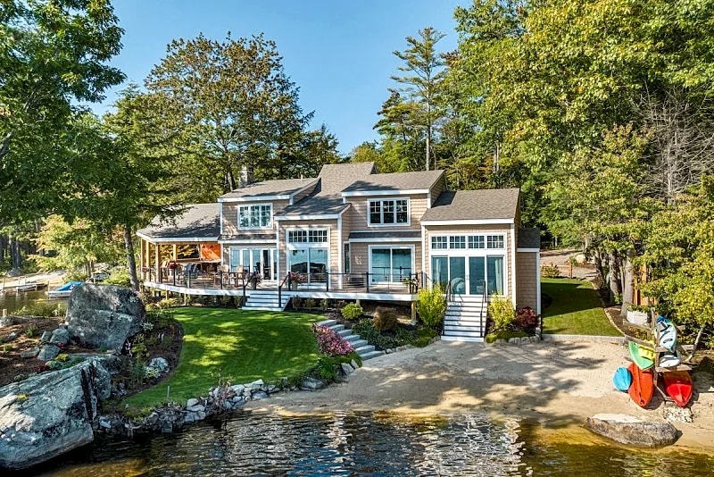 Luxury Home with Sand Beach and Great Views plus a Guest House
