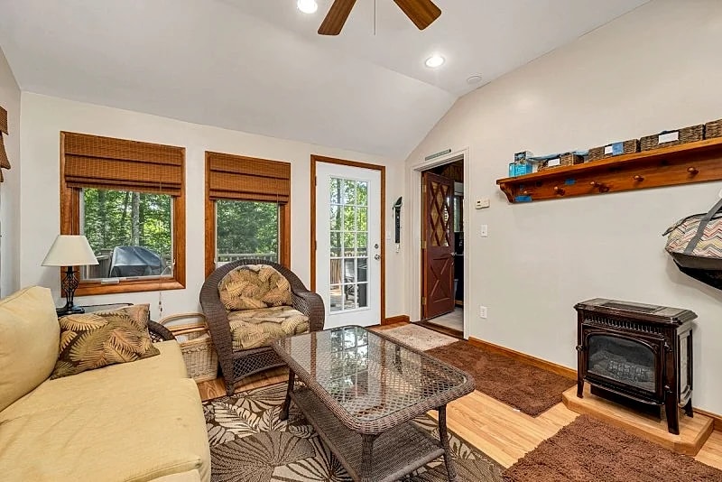 Water Access Home Sleeps 8 and Short Walk to Far Echo Harbor Beach in Moultonborough, New Hampshire, United States — photo 5