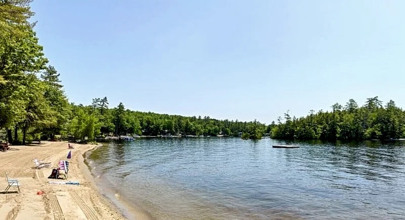 Suissevale Beach Access Home is close to States Landing Beach in Moultonborough, New Hampshire, United States — photo 2