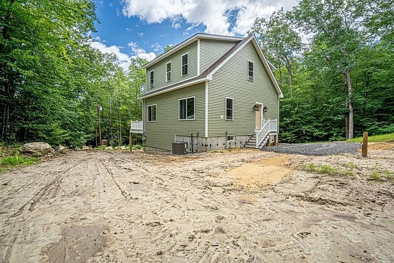 This New Home Is Directly Across From The Beach in Moultonborough, New Hampshire, United States — photo 3