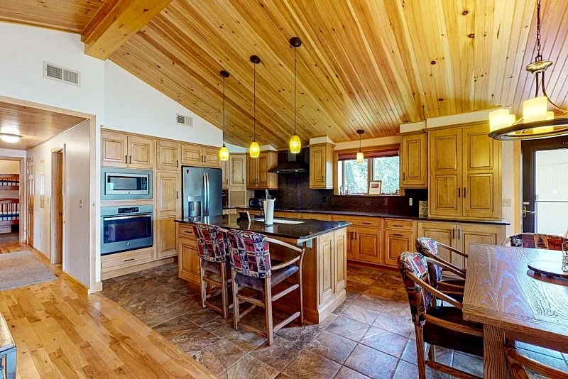 Alton Bay Home with restored Boathouse and Gorgeous Sunsets in Alton, New Hampshire, United States — photo 4