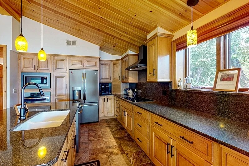 Alton Bay Home with restored Boathouse and Gorgeous Sunsets in Alton, New Hampshire, United States — photo 5