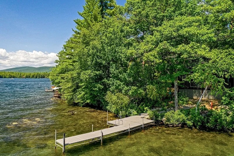 Idyllic remodeled cottage on the shores of Black Cat Island on Winnipesaukee