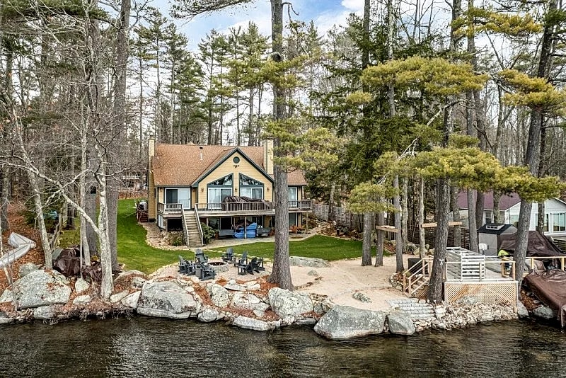 New for 2023 Magical Mirror Lake Home Dock For 20ft Boat Sleeps 9 in Tuftonboro, New Hampshire, United States — photo 2