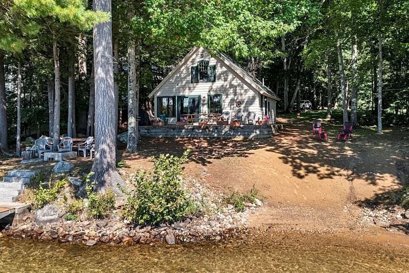 Winnipesaukee Waterfront Chalet with Sandy Beach Private Dock and Fire Pit in Moultonborough, New Hampshire, United States — photo 3