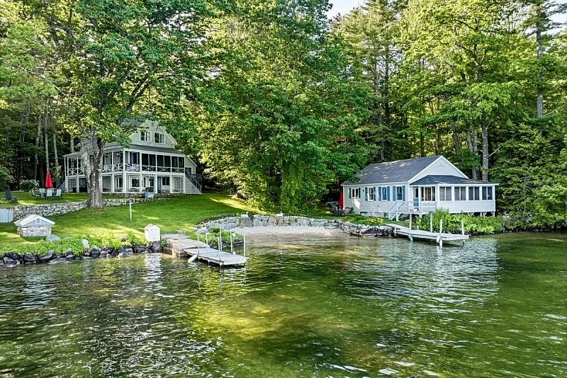 Nostalgic Winter Harbor Wonderland on Lake Winnipesaukee Sleeps 16