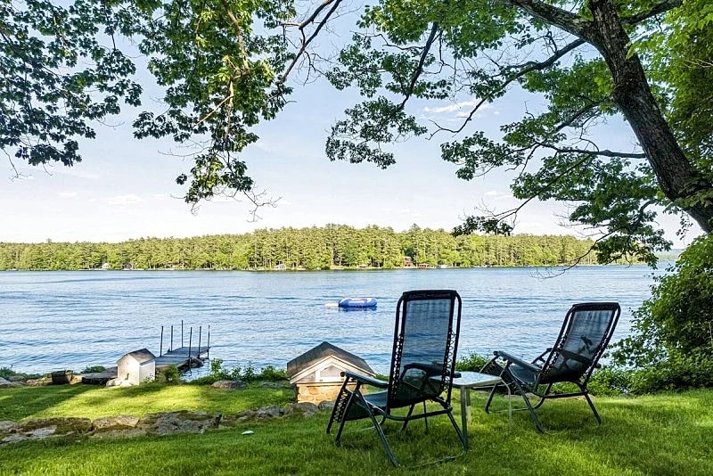 Nostalgic Winter Harbor Wonderland on Lake Winnipesaukee Sleeps 16 in Tuftonboro, New Hampshire, United States — photo 2