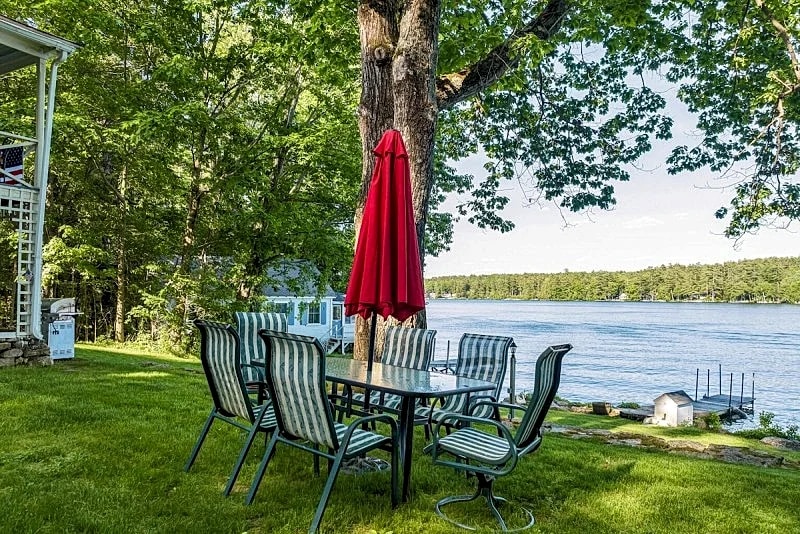 Nostalgic Winter Harbor Wonderland on Lake Winnipesaukee Sleeps 16 in Tuftonboro, New Hampshire, United States — photo 4