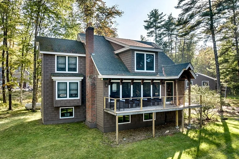 Moultonborough home with guest apartment sleeps 14 near Long Island Beach