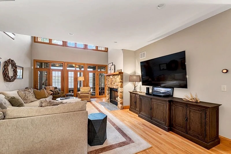 Spacious Adirondack sleeps 14 with stunning views of Castle In The Clouds in Moultonborough, New Hampshire, United States — photo 5
