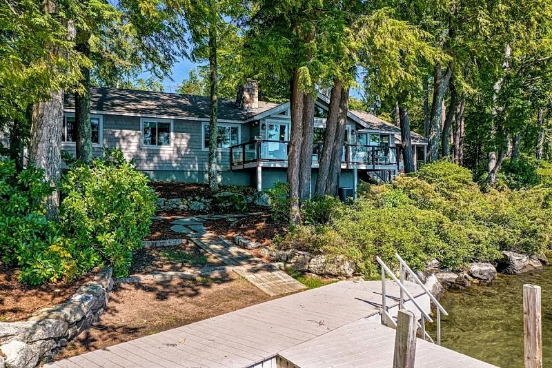 Beautiful Winnipesaukee Views Sleeping 10 in Moultonborough, New Hampshire, United States — photo 2