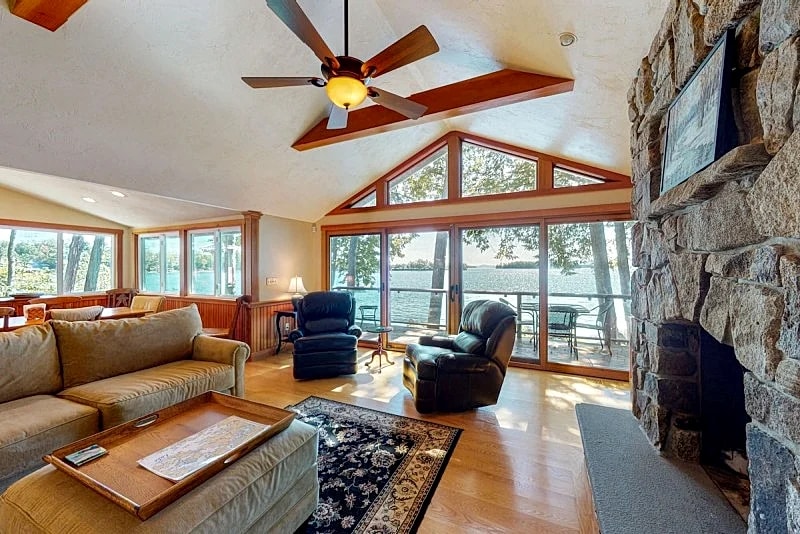 Beautiful Winnipesaukee Views Sleeping 10 in Moultonborough, New Hampshire, United States — photo 3