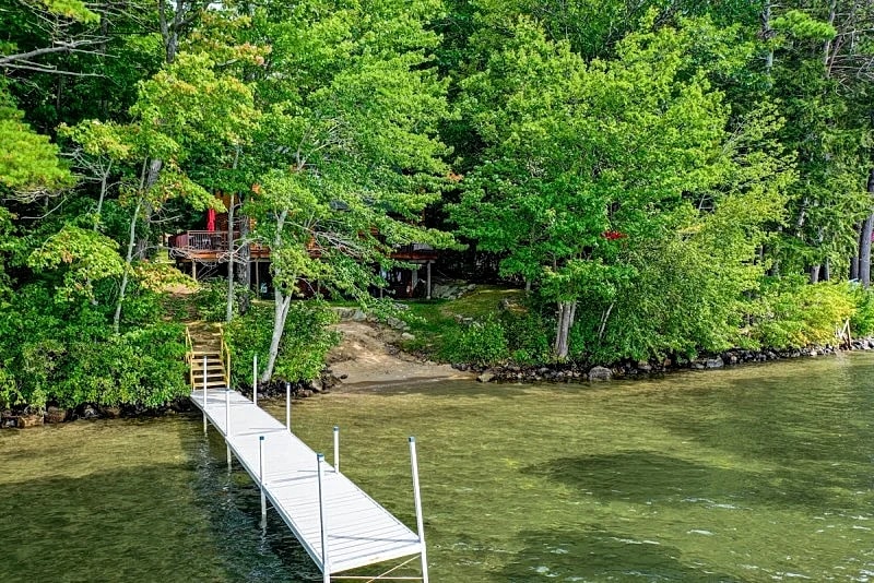 Beautifully Updated Winnipesaukee Lakefront Home Accommodates 12 in Moultonborough, New Hampshire, United States — photo 2