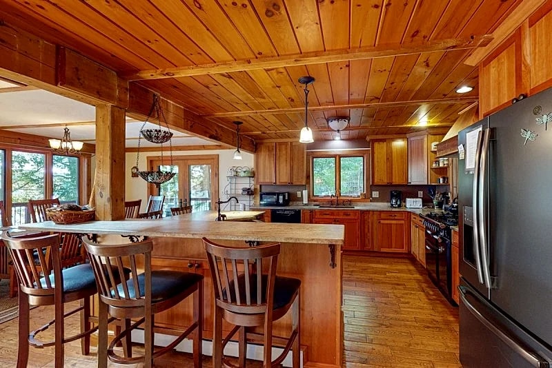 Beautifully Updated Winnipesaukee Lakefront Home Accommodates 12 in Moultonborough, New Hampshire, United States — photo 5