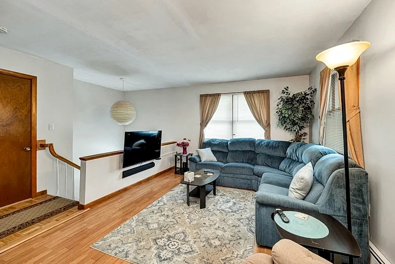 Patrician Shores Winnipesaukee Water Access Home Sleep 10 in Meredith, New Hampshire, United States — photo 3
