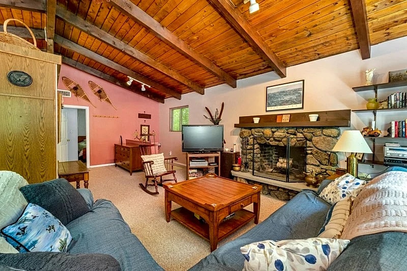 Suissevale Chalet sleeps 8 just a short walk to the beach in Moultonborough, New Hampshire, United States — photo 5