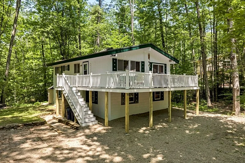 Suissevale Chalet sleeps 8 just a short walk to the beach