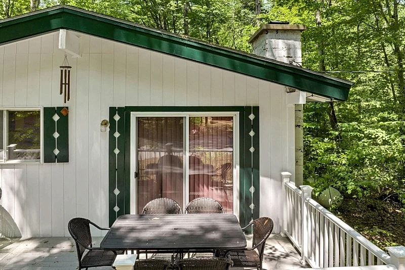 Suissevale Chalet sleeps 8 just a short walk to the beach in Moultonborough, New Hampshire, United States — photo 3