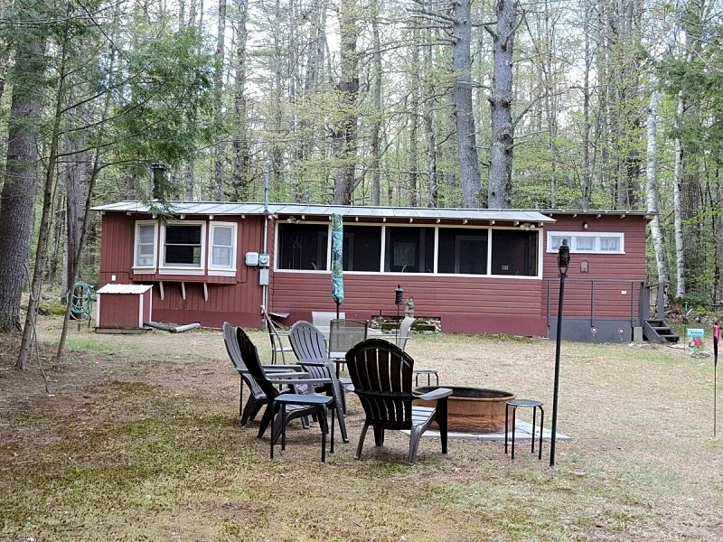 Quaint Cottage with town beach access sleep 4 in Moultonborough, New Hampshire, United States — photo 3