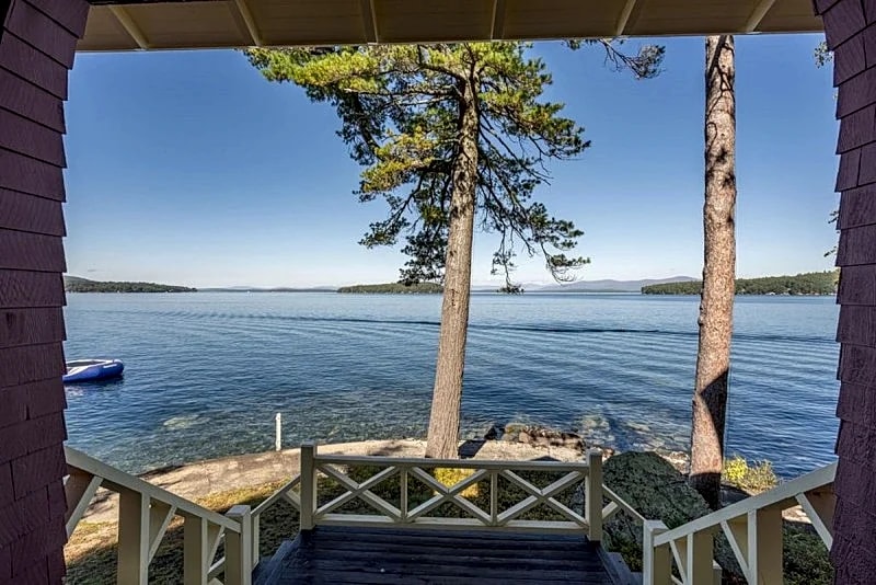 Lake Winnipesauke compound sleeps 22 in13 bedrooms stunning sunset views in Alton, New Hampshire, United States — photo 2