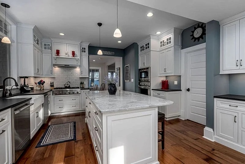 Lake Winnipesauke compound sleeps 22 in13 bedrooms stunning sunset views in Alton, New Hampshire, United States — photo 3
