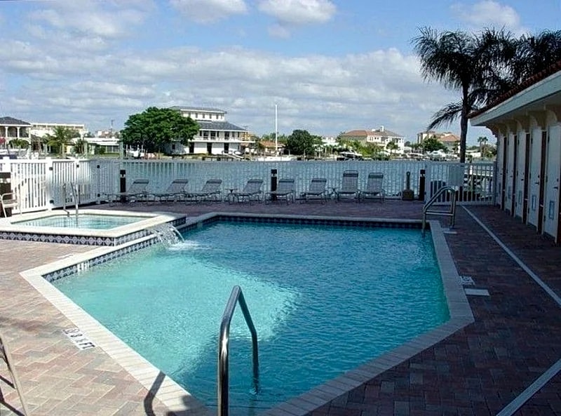Waterfront Balcony View Luxury. SEE THE DOLPHINS. in Clearwater, Florida, United States — photo 5