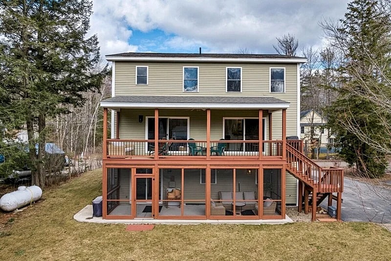 Relaxing getaway for 8 on canal in Balmoral with dock for 21 foot boat in Moultonborough, New Hampshire, United States — photo 2
