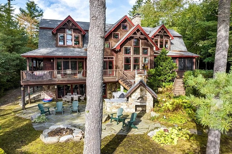 Pet Friendly Moose Lodge on Lake Winnipesaukee Sleeps 14 in Moultonborough, New Hampshire, United States — photo 2