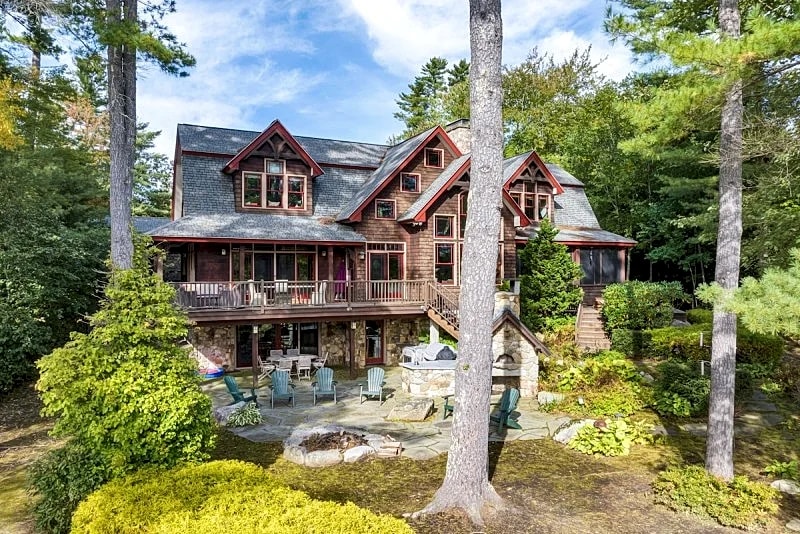 Pet Friendly Moose Lodge on Lake Winnipesaukee Sleeps 14 in Moultonborough, New Hampshire, United States — photo 3