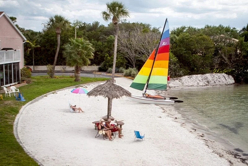 Beautiful Beachfront Condo - Available May1 to Dec 1 2024 in St. Petersburg, Florida, United States — photo 3