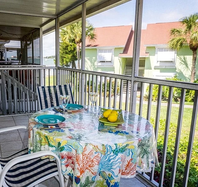 Beautiful Beachfront Condo - Available May1 to Dec 1 2024 in St. Petersburg, Florida, United States — photo 5